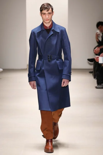Look 16